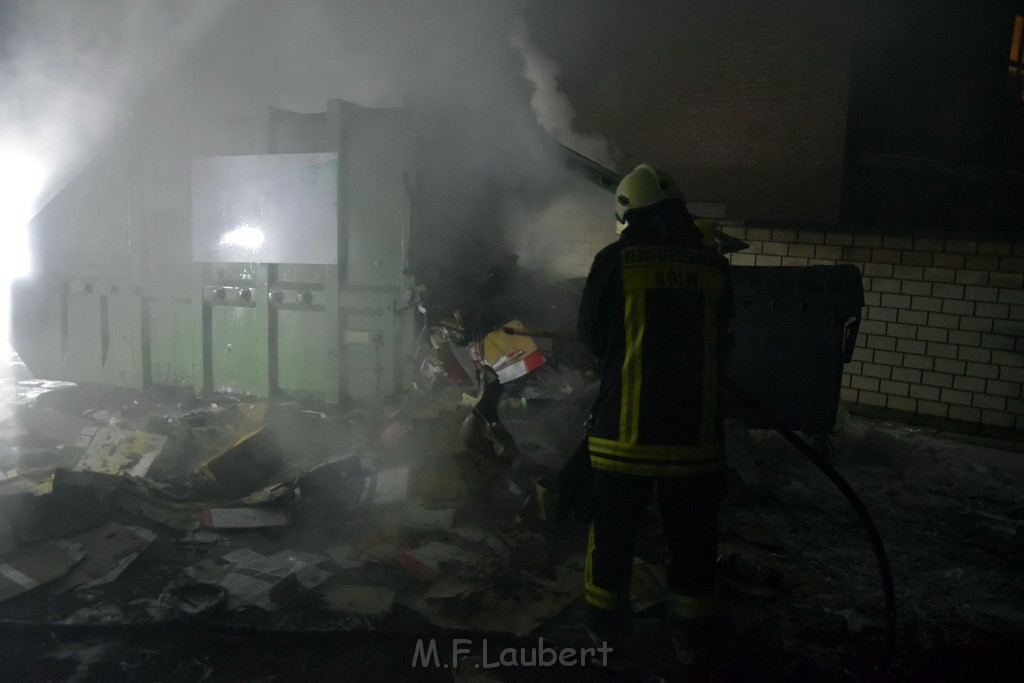 Feuer Papp Presscontainer Koeln Hoehenberg Bochumerstr P271.JPG - Miklos Laubert